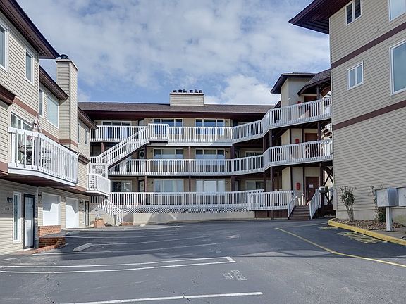 2nd image of 2228 Vista Cir