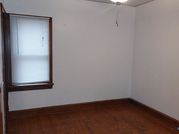 4th image of 2441 N Weil St
