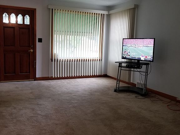 4th image of 301 Park Ct