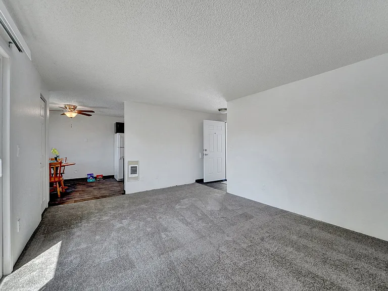 Karens Korner Apartments — Photo 8