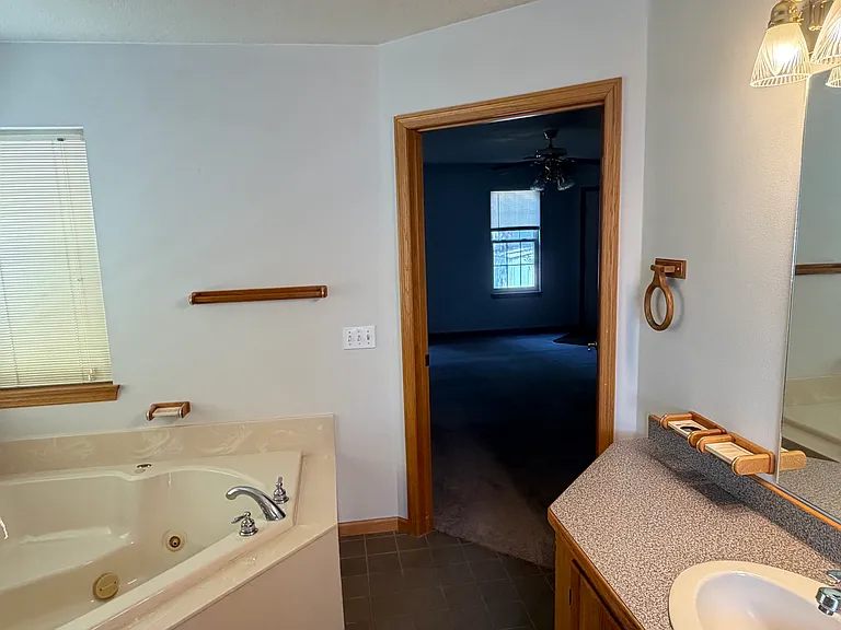 1810 W Marigold Dr — Photo 8