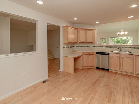 5th image of 5909 Panorama Drive SE #102