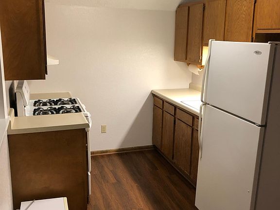 5th image of 440 W 3rd St #1