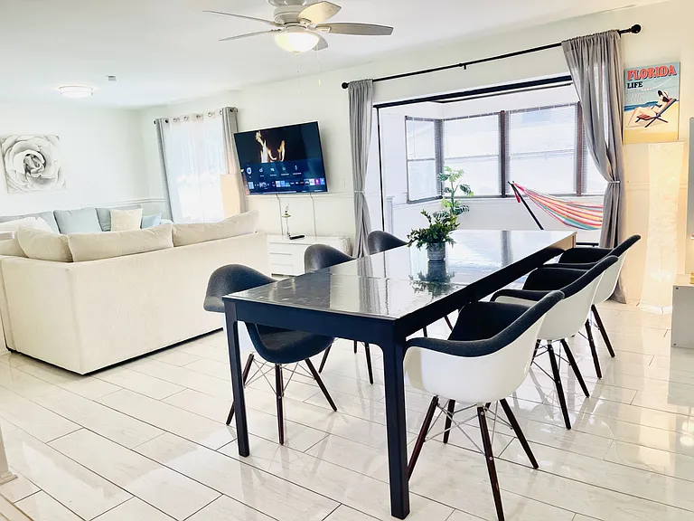 Open plan bright and spacious living and dining areas fully open up to Florida room.
Free TV channels and the subscription Netflix, Amazon and others are available on a 65" smart TV.
Selection of board games.