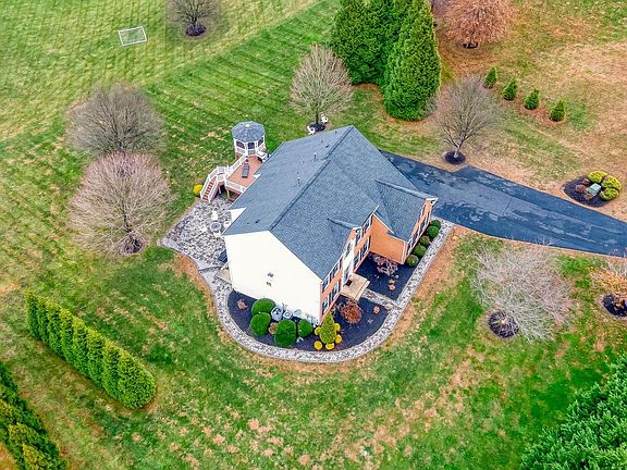 2nd image of 112 Bower Ln