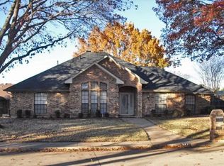 521 Arthurs Dr, Desoto, TX 75115