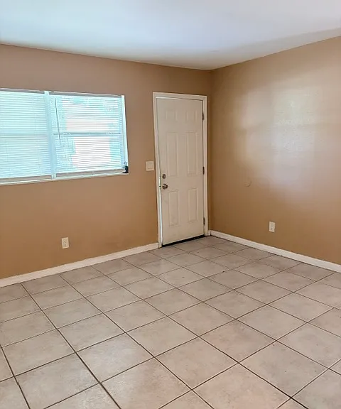 9413 N Mulberry St #B — Photo 4