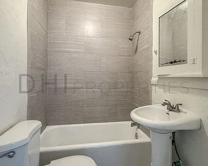1217 Commerce Ave — Photo 6