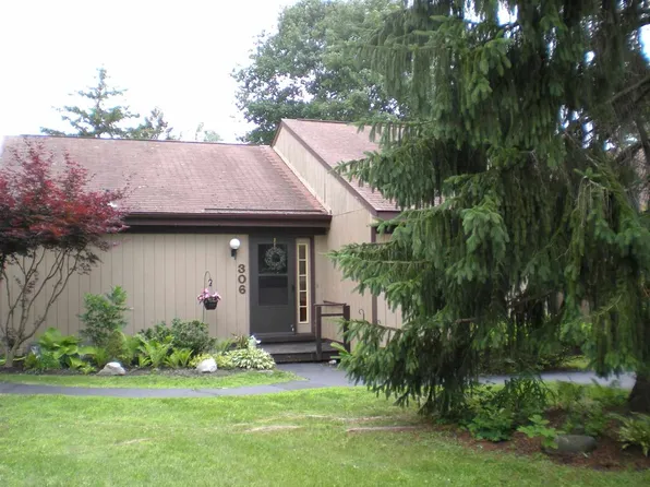 306 Huntington Ct, East Greenbush, NY 12061