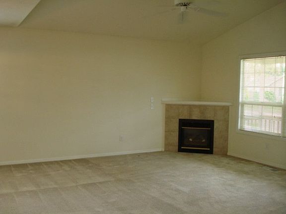 2nd image of 287 NE Wilcox St