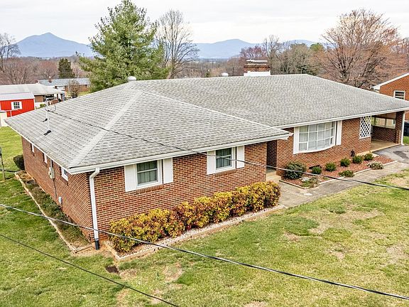 3rd image of 1202 W Hill Dr