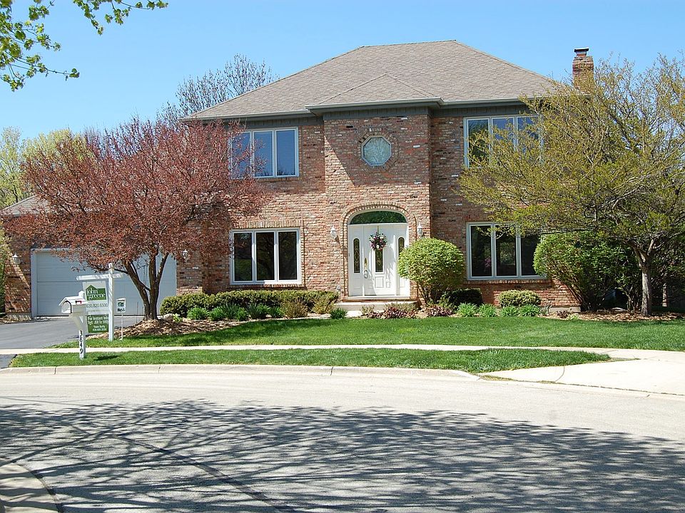 Front of home from quite culdesac