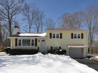 38 Mist Hill Dr, Brookfield, CT 06804