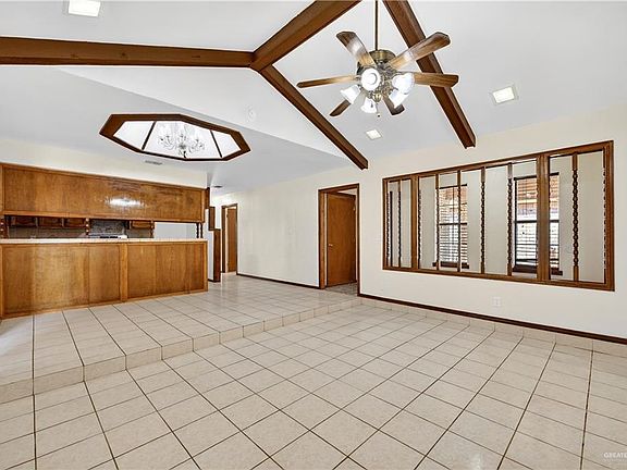 5th image of 1005 Hollyfield St