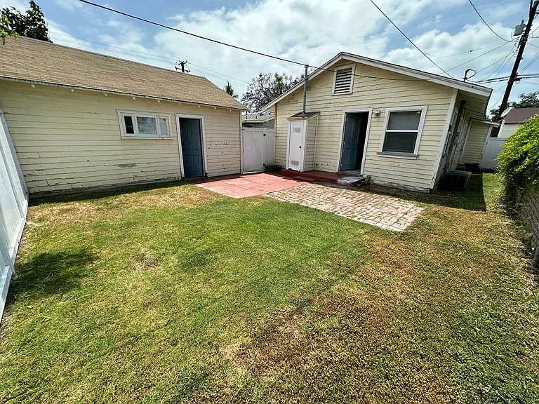 535 N Olive St — Photo 31