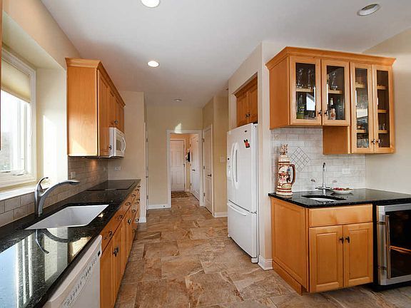 5th image of 10447 Crown Dr