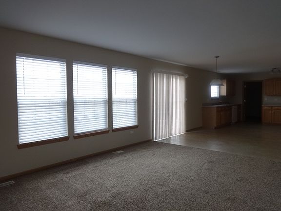 5th image of 1712 Marilyn Dr