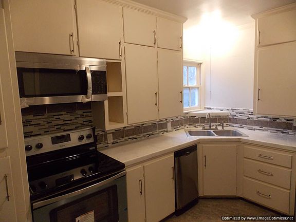 2nd image of 1833 Sycamore St