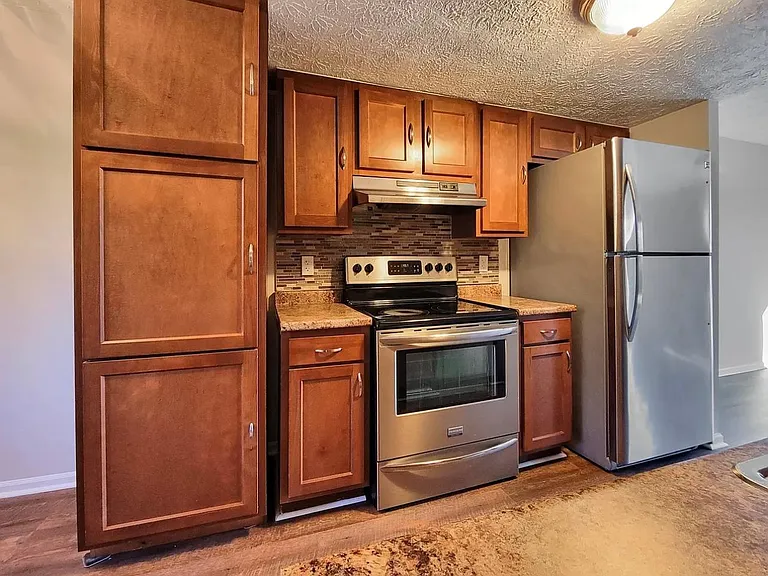 7519 Blackstone Ct — Photo 12