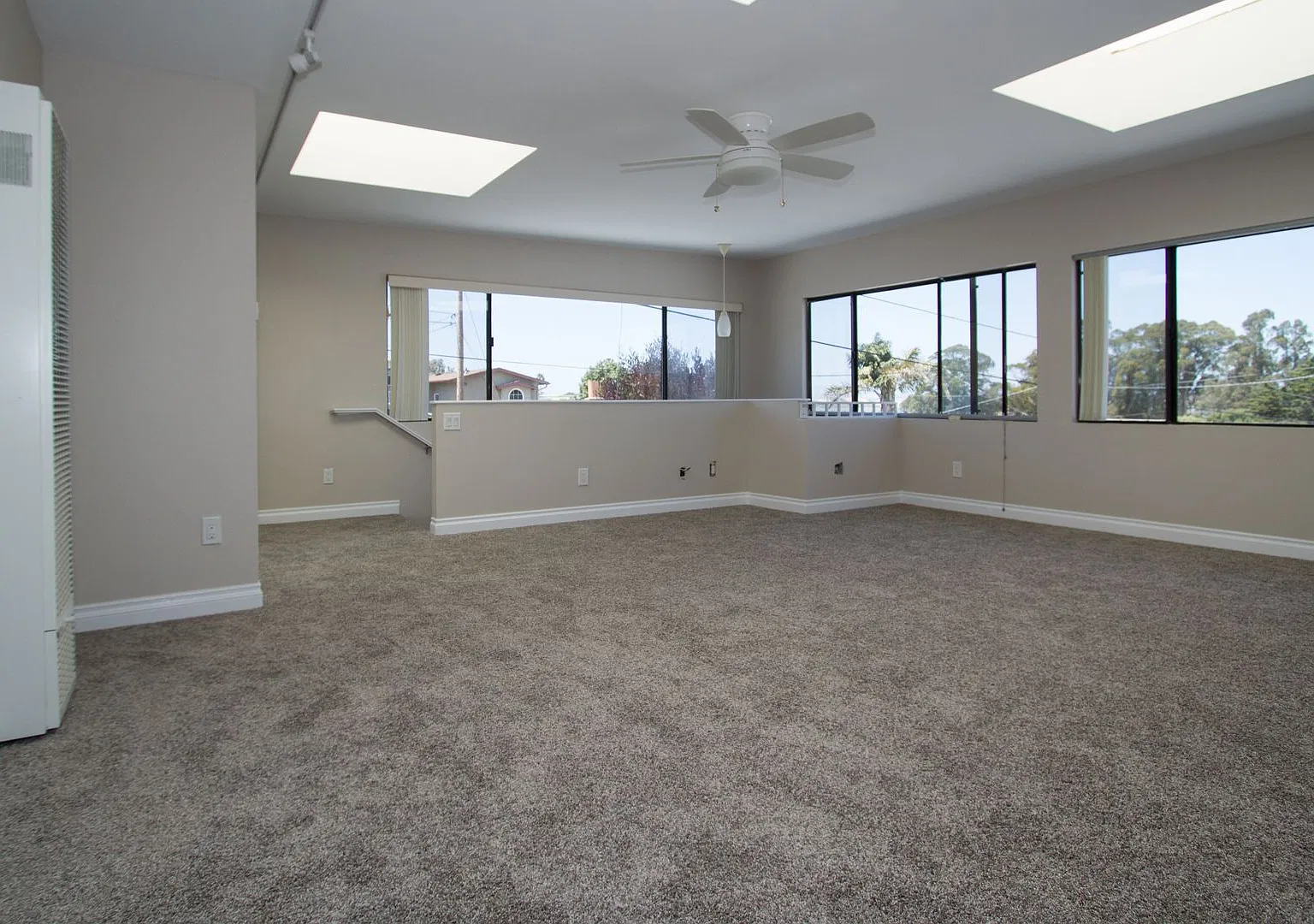 2 Bedroom, 1 Bath with view of the Bay in charming Cuesta by the Sea — Photo 1