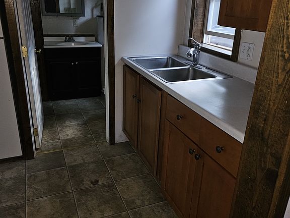 3rd image of 315 1/2 Saint Onge St