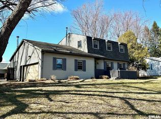 1613 Sandusky Rd, Jacksonville, IL 62650