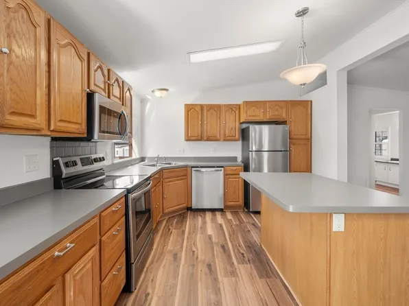 7 Williams St, Carver, MA 02330