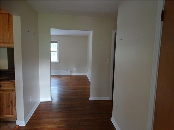 5th image of 308 W Benita Blvd