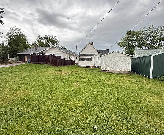 564 N North Court St — Photo 5