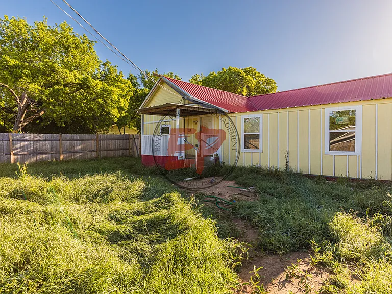 301 N Guadalupe St — Photo 2