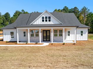 185 Gadson Dr, Fayetteville, GA