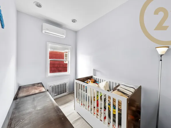 159 Lake Street image 11 of 15