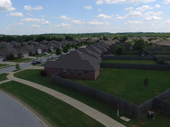 4th image of 3103 N Azure Ave