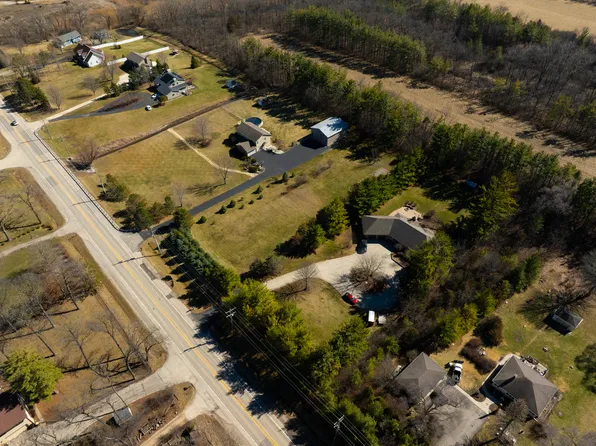 23901 W Grass Lake Rd, Antioch, IL 60002