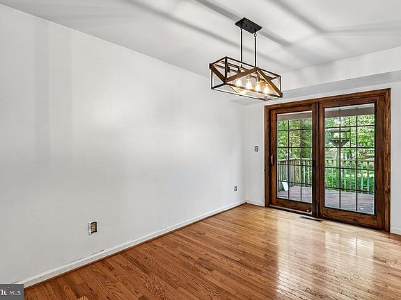 4th image of 1077 Plum Creek Dr