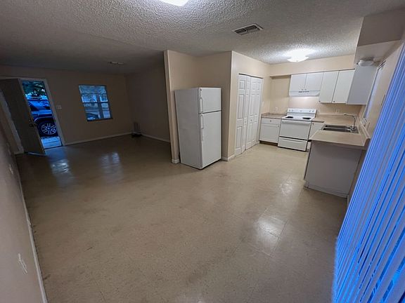 3rd image of 1335 E Parker St #1335