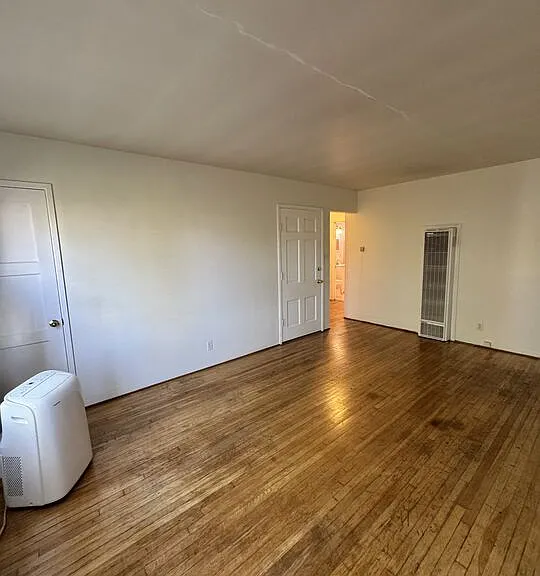 11928 Magnolia Blvd — Photo 2
