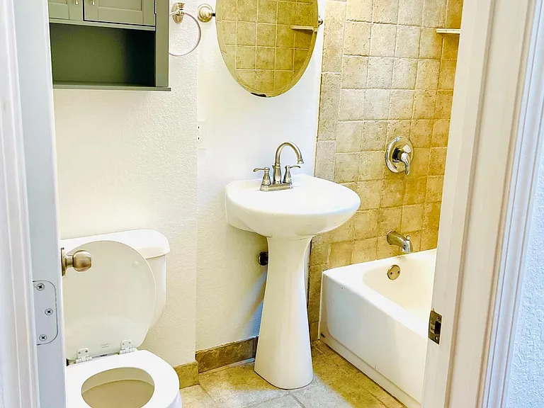 1936 Aldrich Ave S #103 — Photo 6