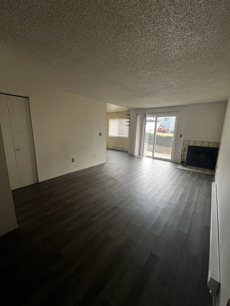 Building Photo - 15210 Macadam Rd S #D107