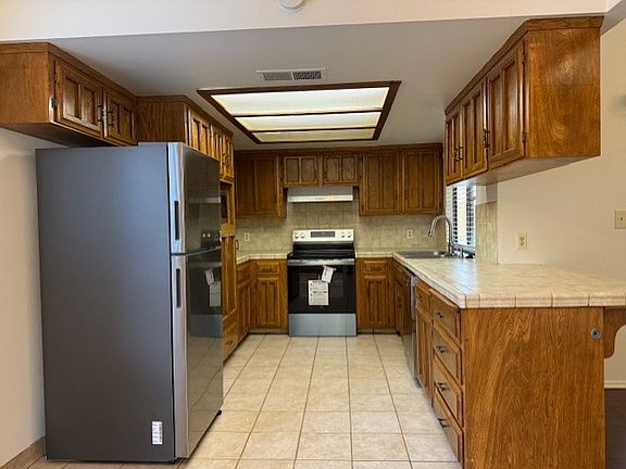4th image of 8083 N Mariposa St