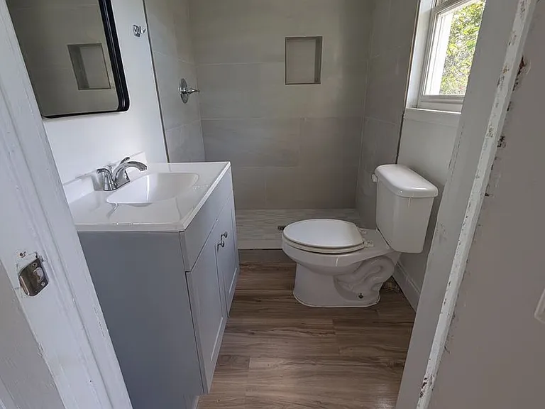 1613 Dewitt St — Photo 7