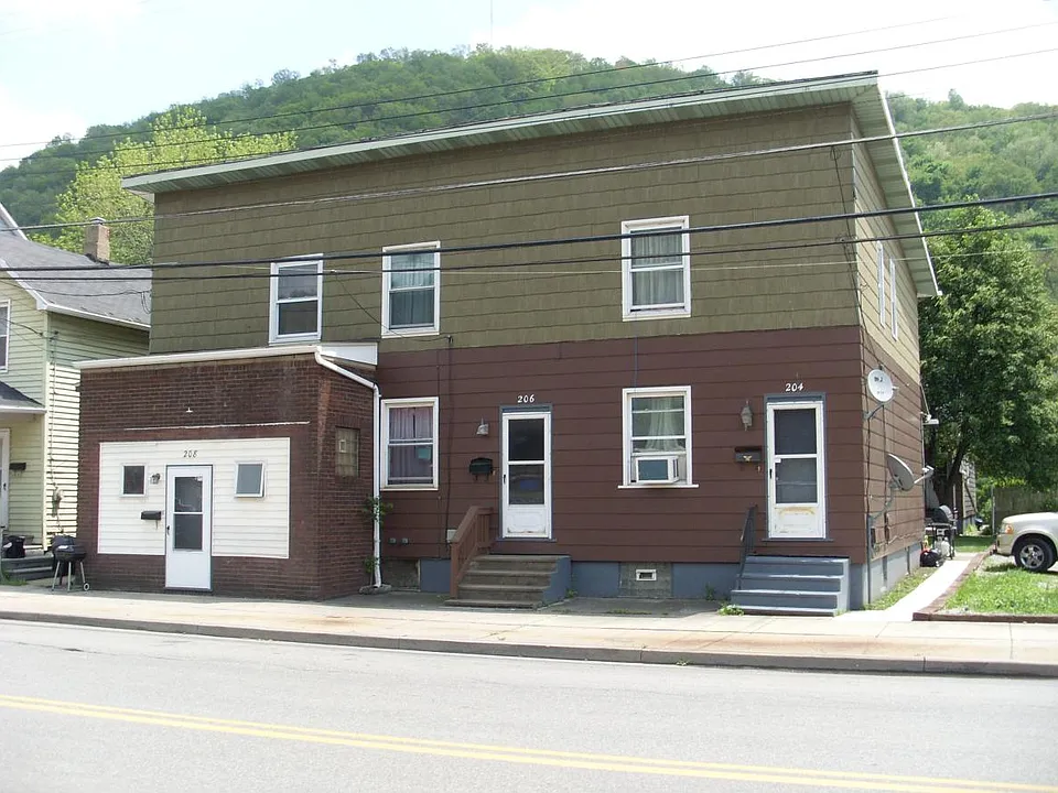 206 Maple Ave