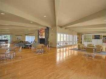 4th image of 820 N Delaware St APT 205