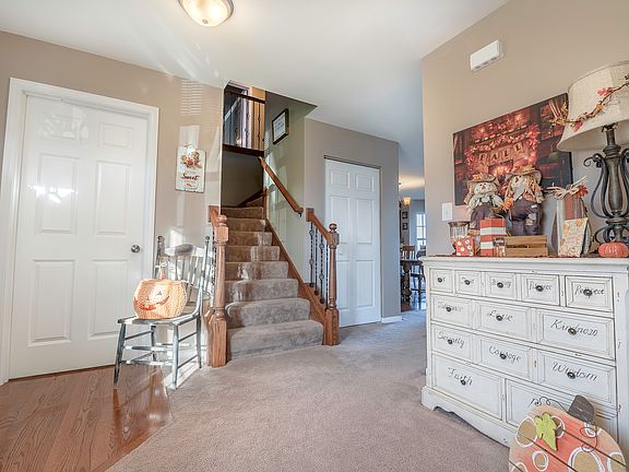 2nd image of 709 Oakwood St