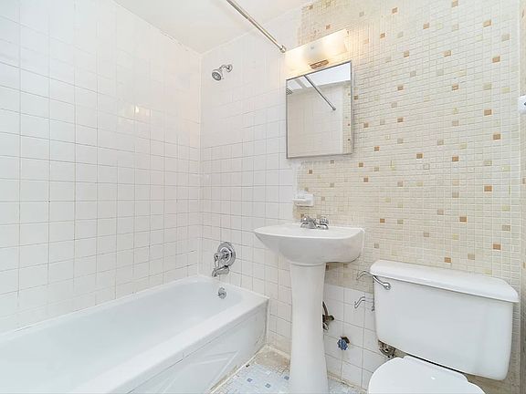 4th image of 233 E 12th St APT 3C