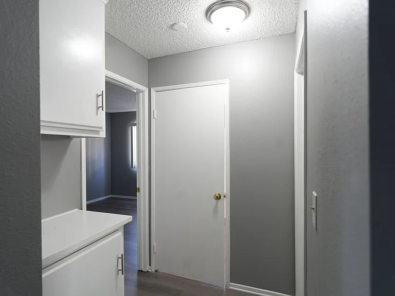 141 W Lambert Rd — Photo 14