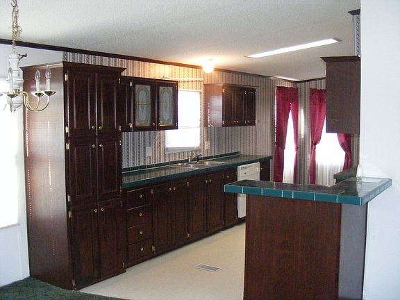 5th image of 205 S Skyland Dr