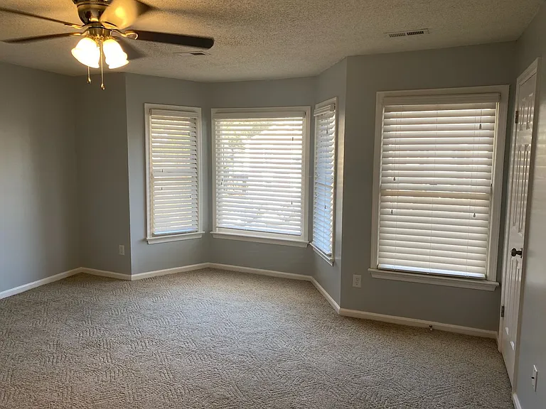 4307 Manchester Ln — Photo 3