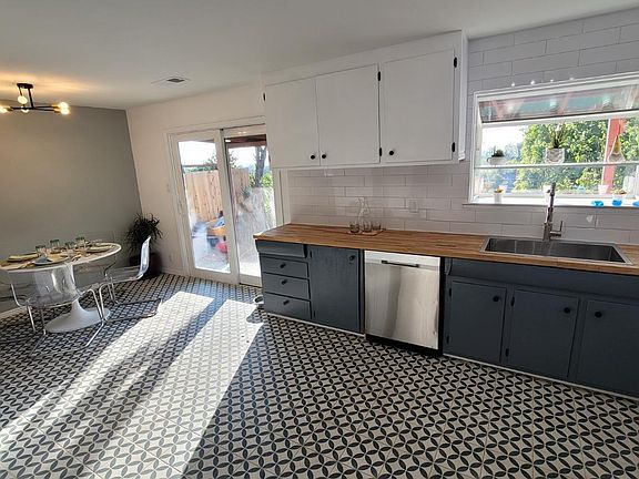 4th image of 437 Gonzaga Ave