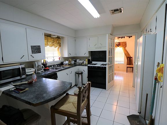 5th image of 157 W 180th St